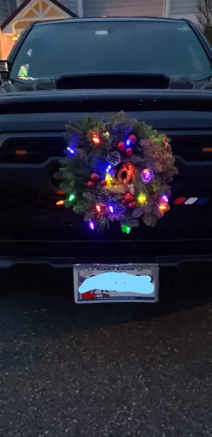 wreath on truck.webp