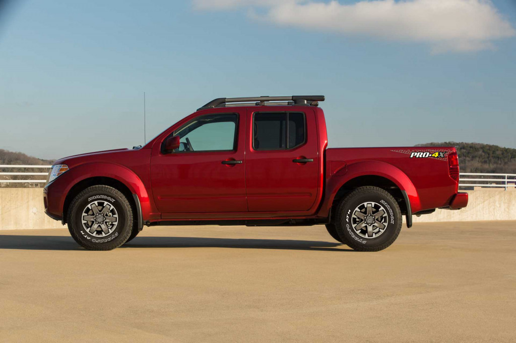 2020-nissan-frontier_100742110_l.jpg